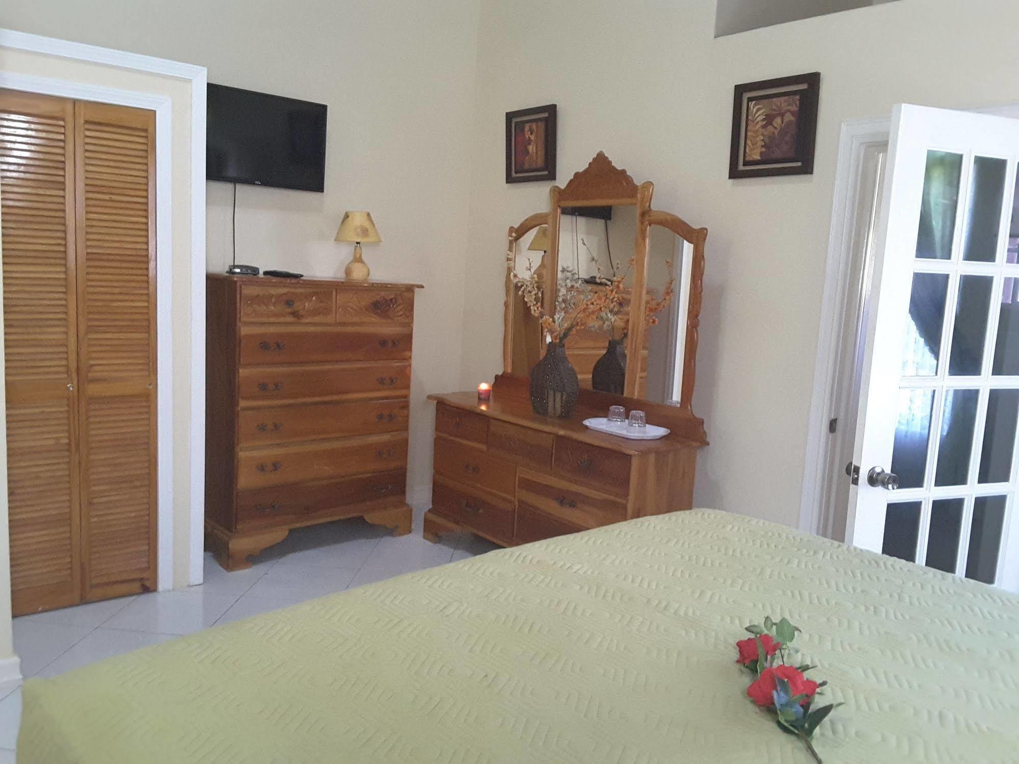 מונטגו ביי Cazwin Villas מראה חיצוני תמונה